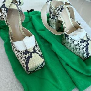 Never worn Bottega Veneta Snakeskin Platform Heels